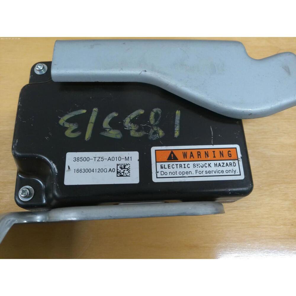 Honda OEM Electronic Control Module 38500-TZ5-A010-M1 w/ Bracket Used